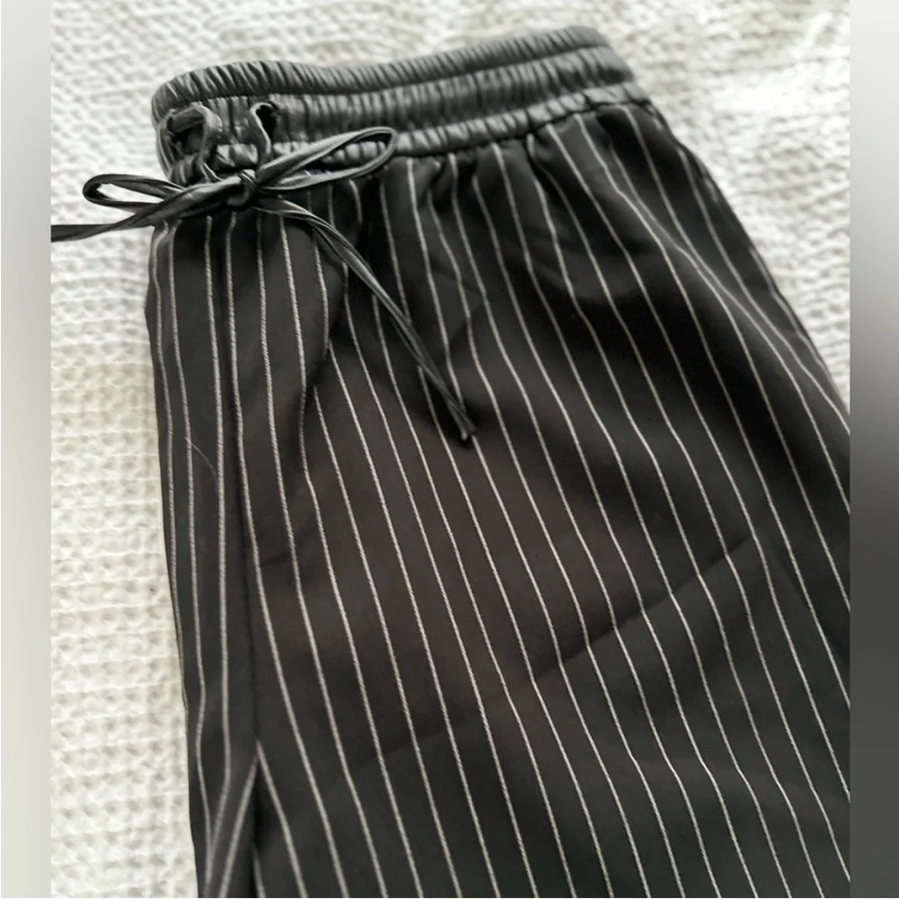 Express Black and White Pinstripe Women Dressy Shorts with Elastic Waistband - Picture 3 of 9
